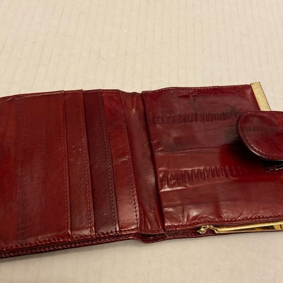 Genuine Eel Red Rust with Gold Metal Twist Snap Closure Vintage Pocket Wallet. - Picture 4 of 6